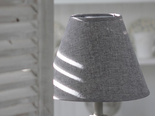 ANTIGUA BASE DE LÁMPARA DE MADERA GRIS DE COLECCIÓN Y PANTALLA DE LINO GRIS MESA/DECORACIÓN DE CABECERA - Imagen 2 de 5