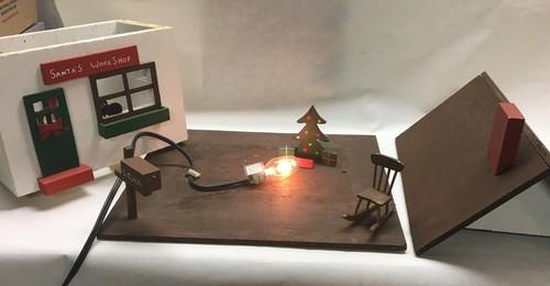 Vintage Hand Made 1989 Santa's Workshop, 7" X 5" X 4 3/4" tall, Detail, Painted - Picture 5 of 7