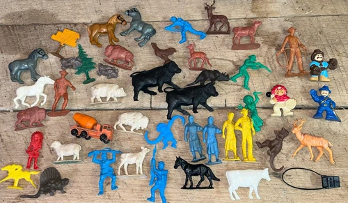 44 Unbranded Marx? Vintage  HARD RUBBER/PLASTIC farm figures, Cowboy, Indian Lot