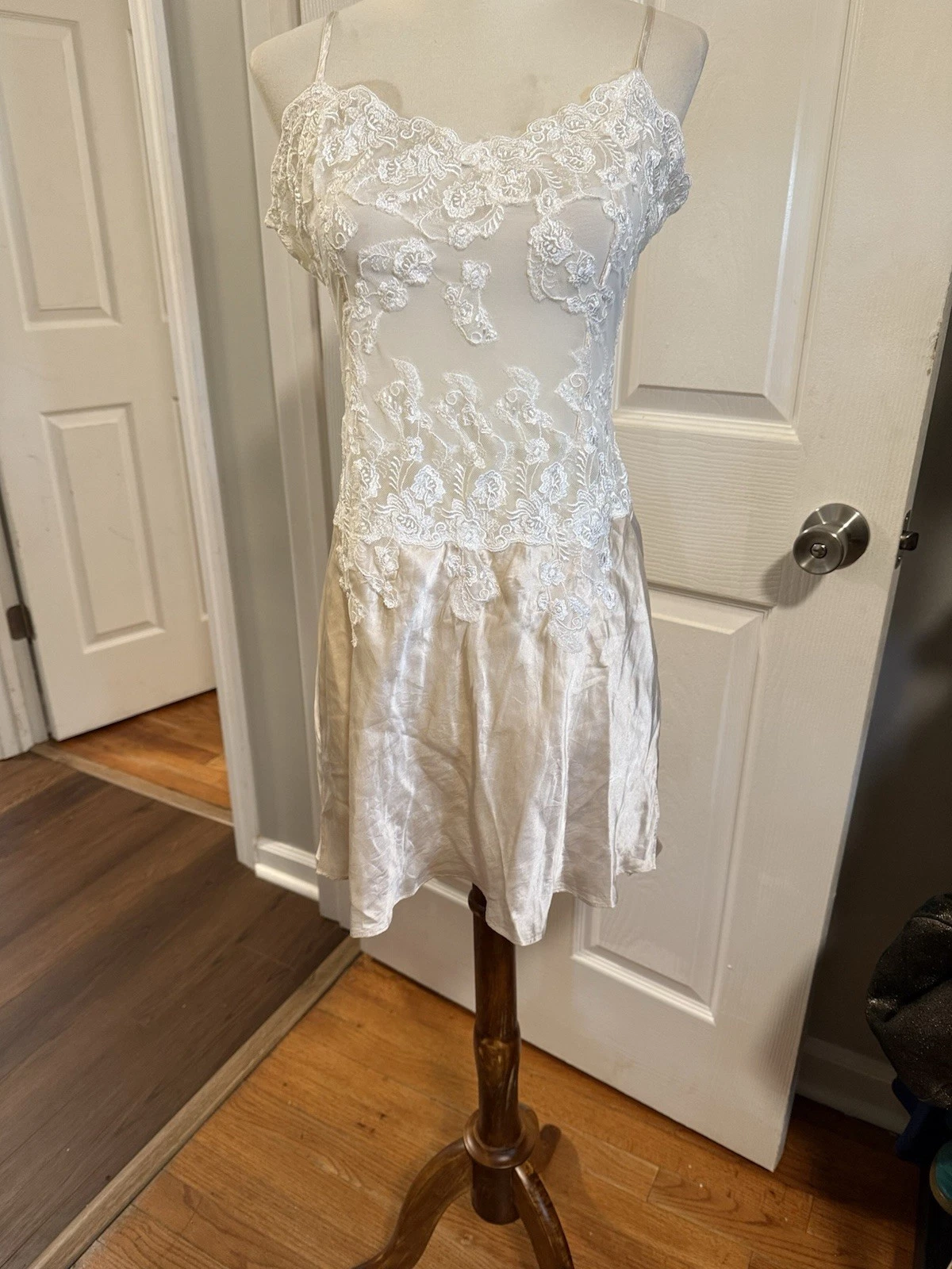 UNDERCOVER Slip Ethereal Victoria's Secret in pizzo di seta (S) vintage romantico