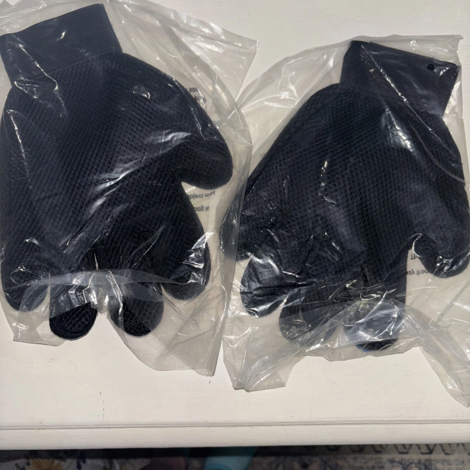  True Touch Five Finger Deshedding Gloves (2) Pet The Hair Away Dogs  - Image 3 of 3