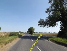 Photo 12x8 B1134 Long Row, Goose Green Goose Green/TM1187 At the junction c2016