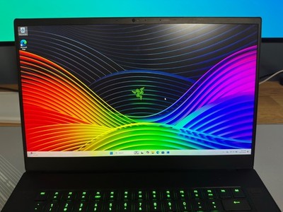 Razer Blade 15 - Intel Core i7-9750H, 16GB RAM, RTX 2070 Max-Q