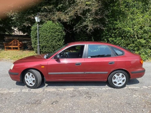 Hyundai Elantra 2002 - Picture 4 of 7