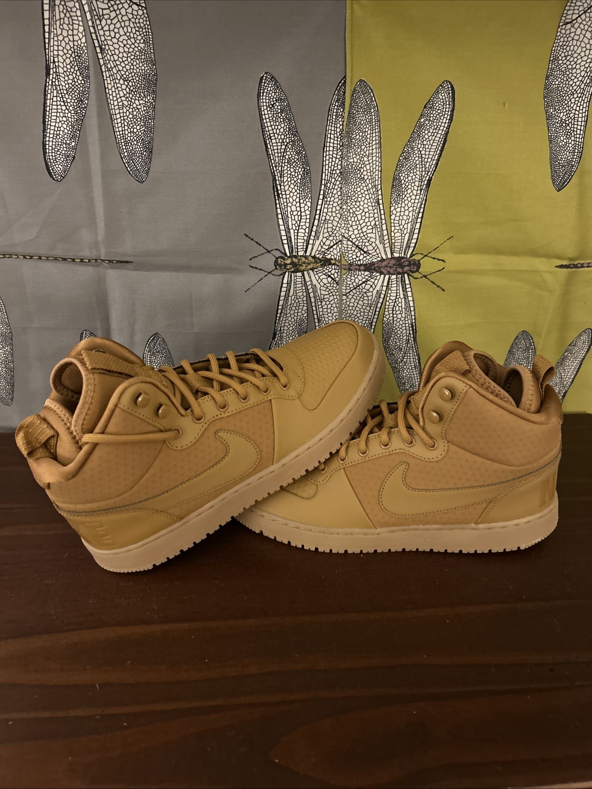 Size 9 - Nike Court Borough Winter Mid Brown