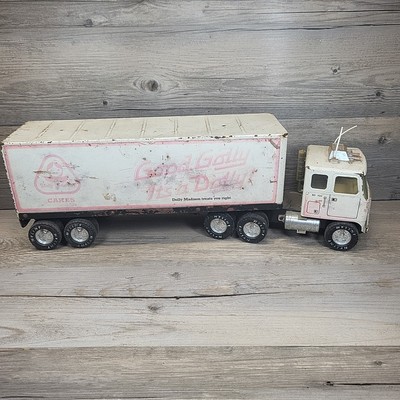 Good Golly It's Dolly Madison Cakes Treats Nylint Truck Tracktor Trailer