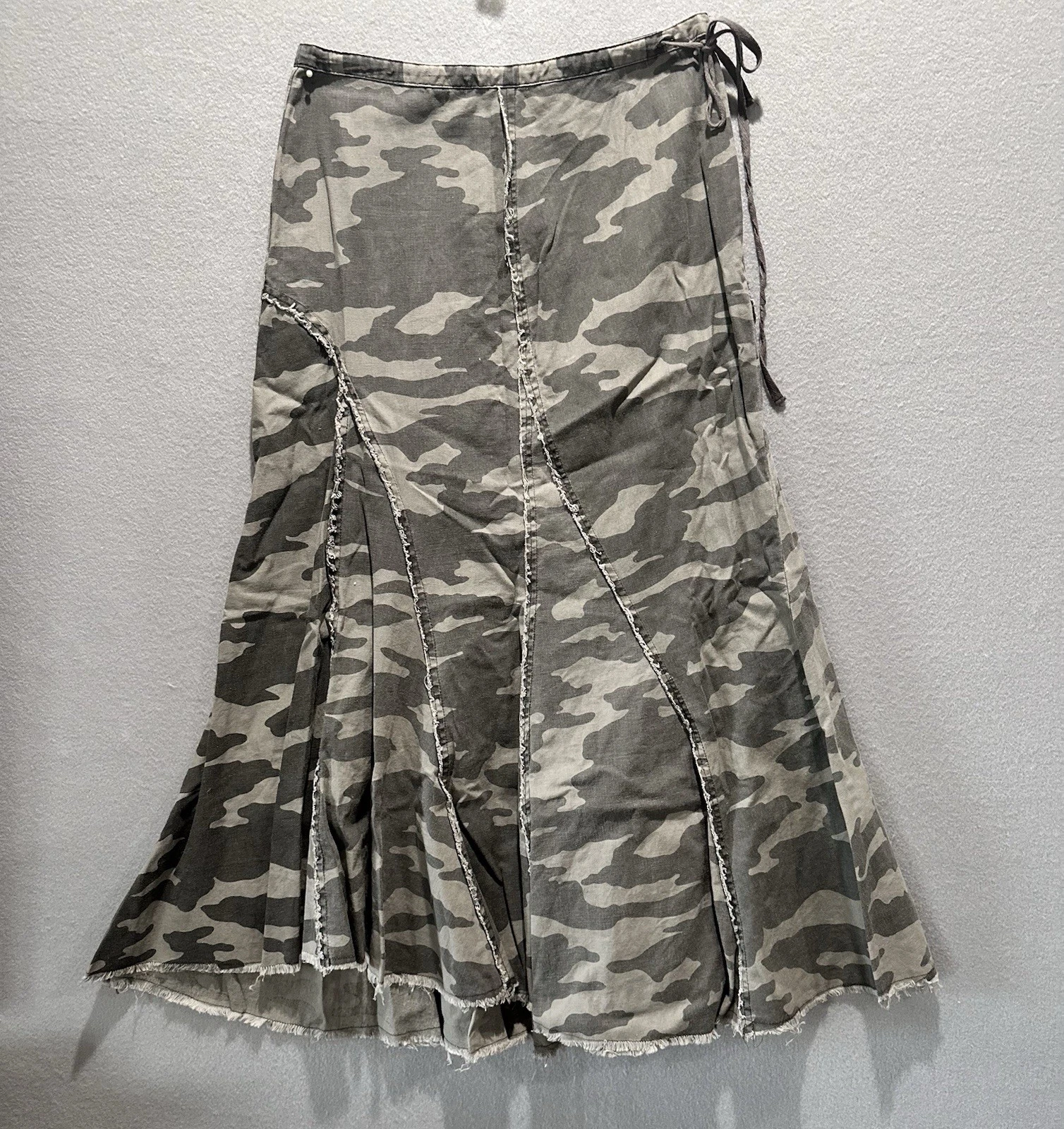 VTG Camo Maxi Skirt Size 3 S/M Linen Blend Green Tiered Military Y2K Grunge
Opens in a new window or