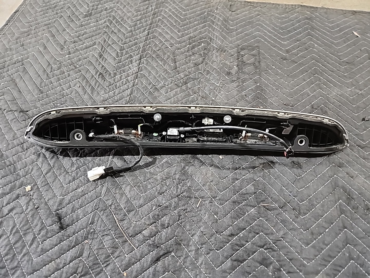 14-17 Maserati Ghibli Rear Trunk Lid Parking Camera Molding Trim Panel Assembly
