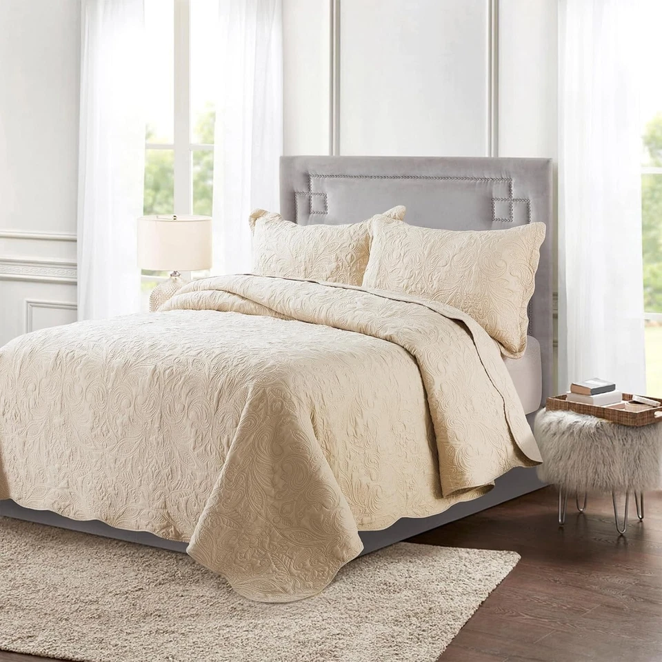 All-Season Lightweight Paisley King Quilt Set - 100% Microfiber Elegance - Image 4 of 4