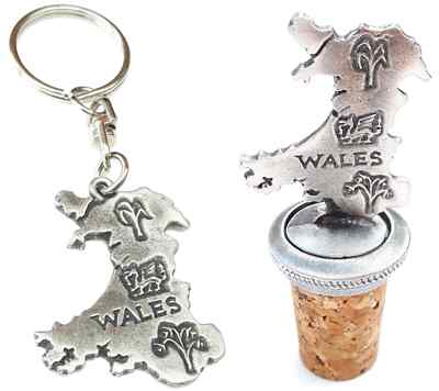 Geschenkset Karte von Wales Handarbeit Zinn Flaschenverschluss und Schlüsselanhänger