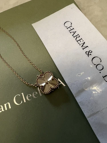 NEW! Van cleef arpels VCA Vintage 18K Yellow Gold Guilloche Pendant Necklace
