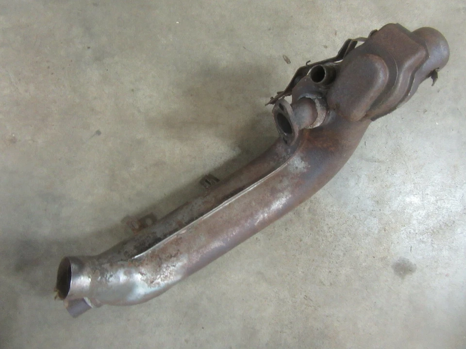 1967 Volkswagen Karmann Ghia motor escape coletor tubo peças PASS - Imagem 2 de 3