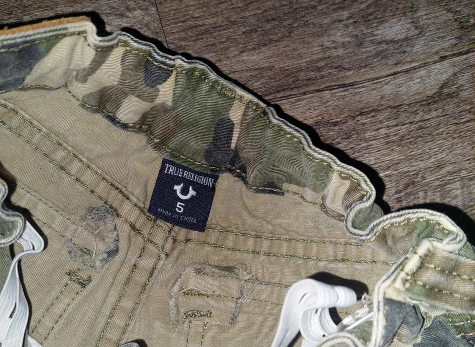 Pantalones cargo True Religion verde camuflaje niños talla 5 Foto 4 de 4