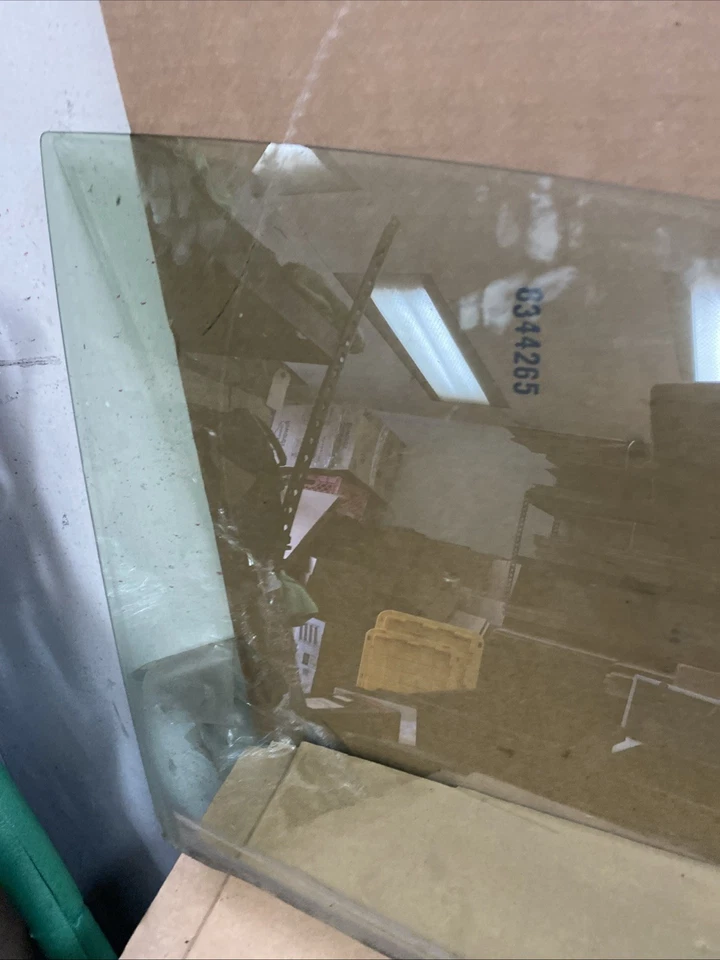 2012 2013 2014 Subaru Impreza Wagon Front Right Passenger Side Glass Window - Image 4 of 4