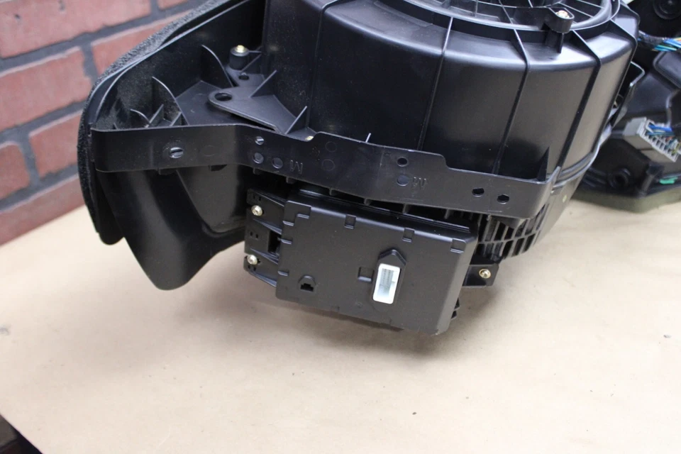 Dodge Charger Challenger 2014-2023 calefacción núcleo carcasa caja montaje motor Foto 3 de 4