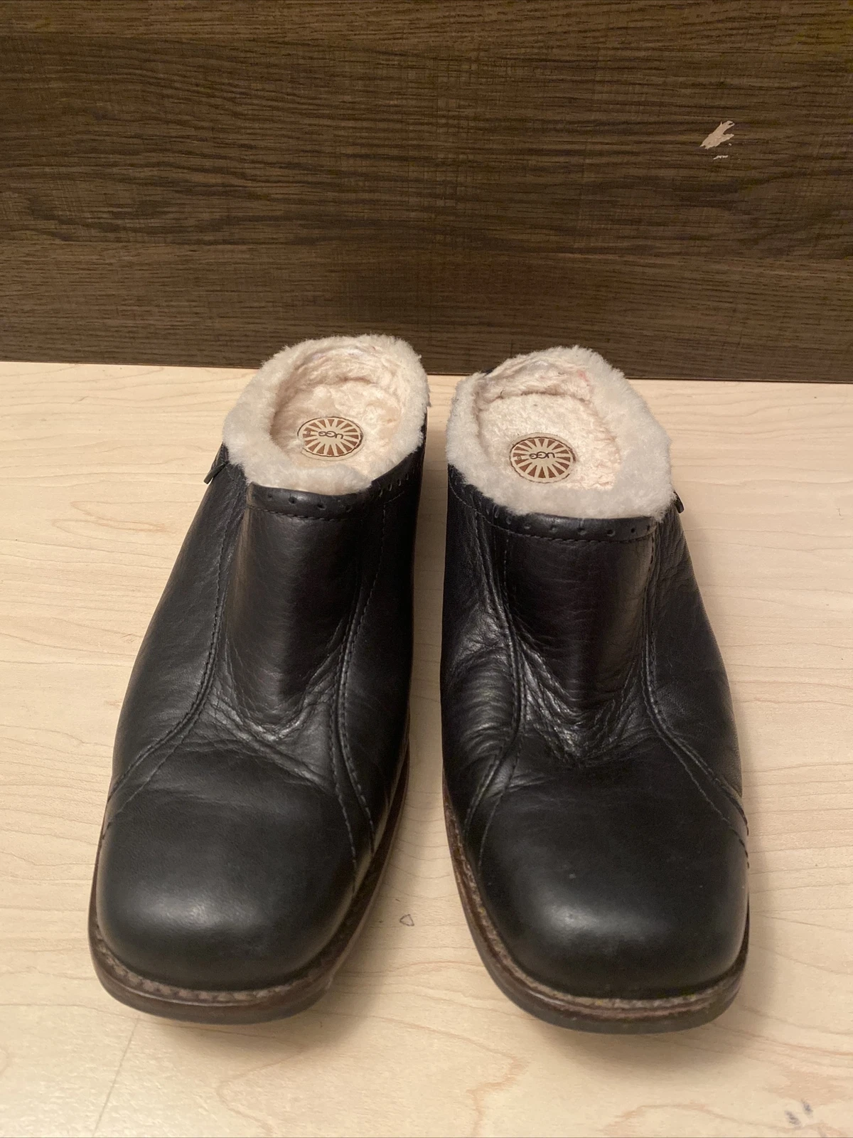 Scarpe da donna UGG Landford nere con zoccoli in pelliccia scivoli taglia US 7 5 S N 5744