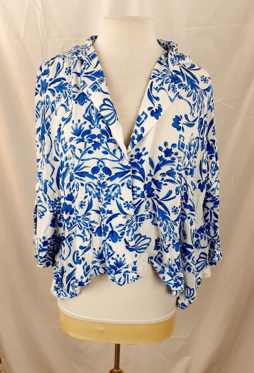 H&M Women Top M Blue White Floral Short Sleeve Button Front H&M Women Top M Blue White Floral Short Sleeve Button Front