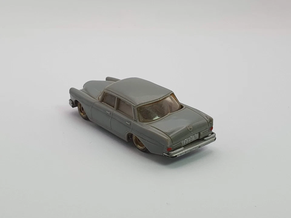 Mercedes 220S Berlina Lego 1/87 - Immagine 2 di 4