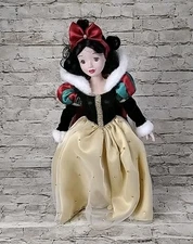 Disney Snow White & The Seven Dwarfs Princess SNOW WHITE 16" Porcelain Doll**