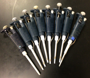 USED Lot of EIGHT (8)  Gilson pipetman micro pipettors (Assorted Lot)