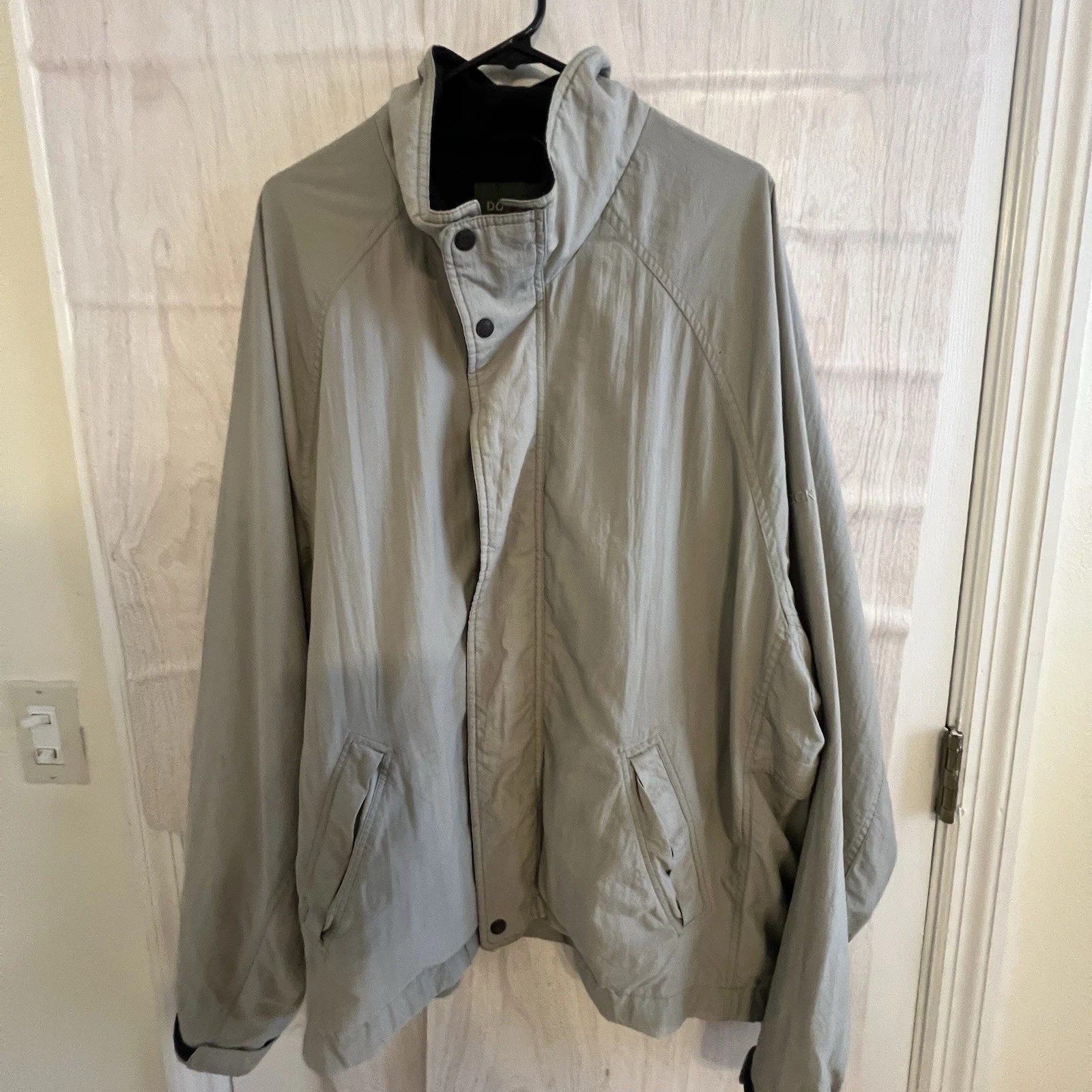 Dockers Golf Men’s XL Beige Windbreaker Jacket Full Zip Snap Collar Lightweight