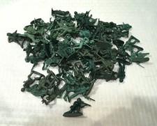 LOT OF 79 TOY SOLDIERS / GREEN PLASTIC / APPROX 2" TALL / ASSORTED POSITIONS
