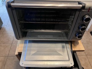 BLACK+DECKER TO3000G Convection Countertop Oven