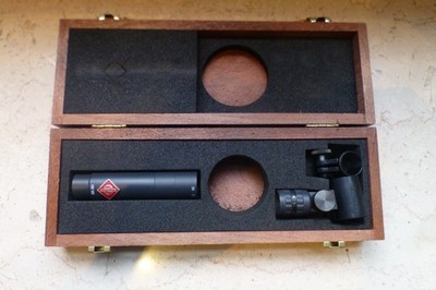 Neumann Kleinmembran-Mikrofon KM 130 mit Originalholzcassette