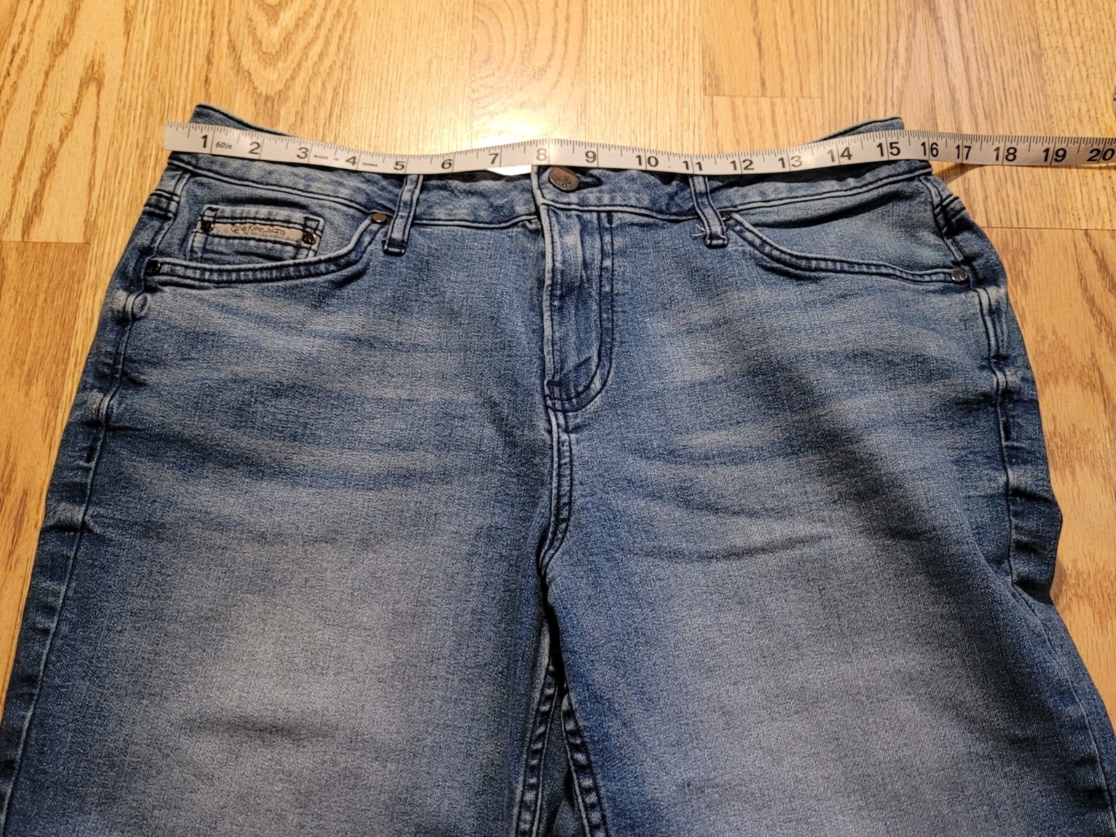 Calvin Klein Jean Shorts Women's Size: 10 Pockets City Short thumbnail 4