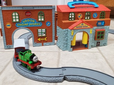 Thomas & Friends Sodor Engine Works Vintage Take Along 2003 Train... Read
