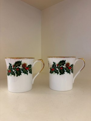 Queens Bone China Yuletide Woman and Home Weihnachtstassen Stechpalme Design vergoldet