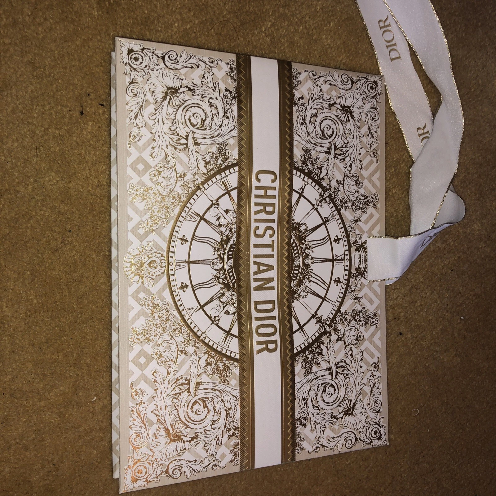 Sac cadeau Christian Dior CD or blanc ( 20x14x7 cm ) ÉDITION LIMITÉE 2024