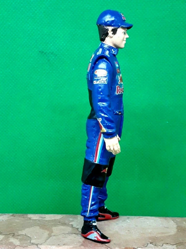 SEBASTIAN VETTEL Red Bull RB6 RENAULT 2010 pilot Mini DRIVER FIGURE 1:18 RESIN - Immagine 2 di 4