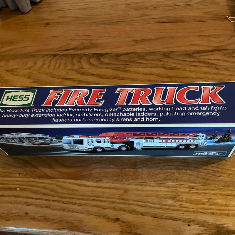 2000 HESS Toy Fire Truck New in Original Box