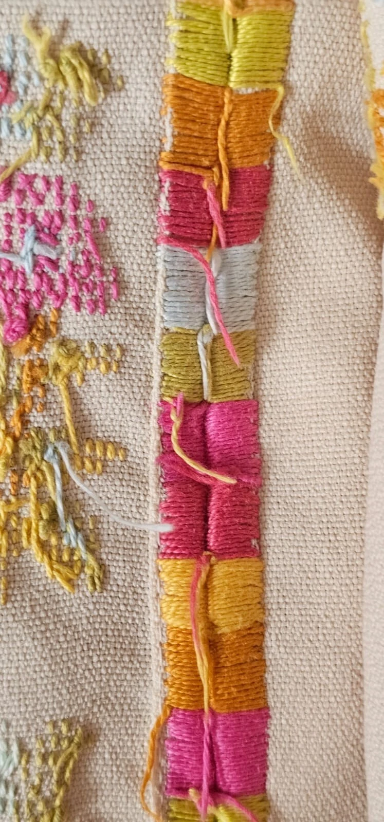 OFF WHITE Un abito da ricamo contadino fatto a mano in seta dell'antico palestinese