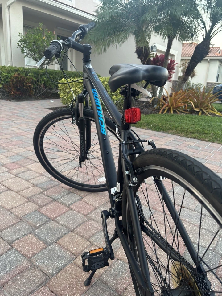 Schwinn GTX 3 Hybrid Road Touring Bike Shimano Components Lightweight New Tires - Image 3 of 4