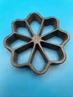 VINTAGE GRISWOLD PATTY MOLD Retro Cooking Cast Iron 1930s Flower / Rosette NICE!
