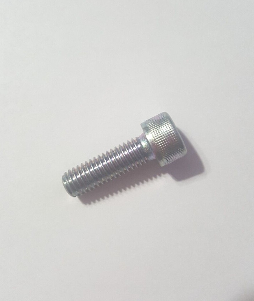 Suzuki GSX-R600,GSX-R750, GSX1300R Bolt NOS 07130-0825A ( L-1343