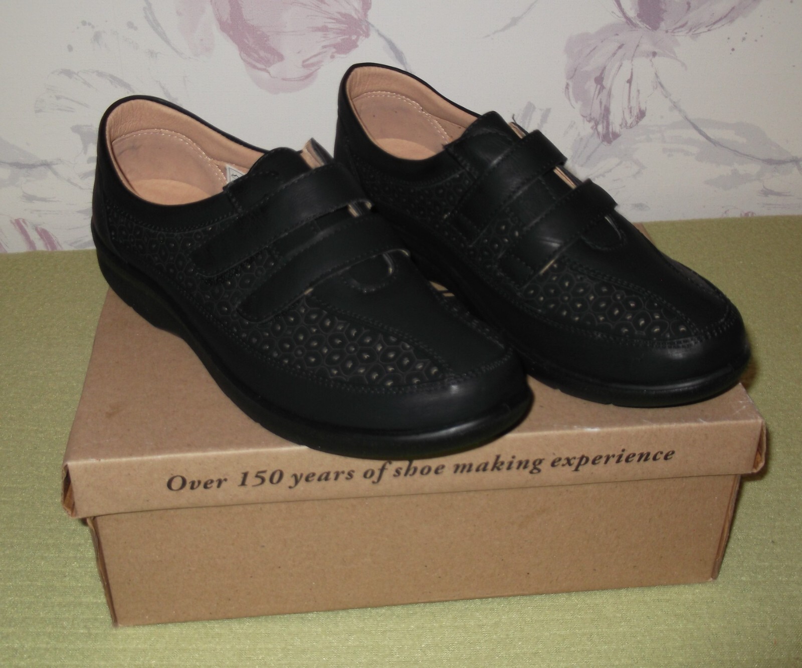 Womens Cushion Walk Comfort Shoes Black Size 5 New With Box. eBay
