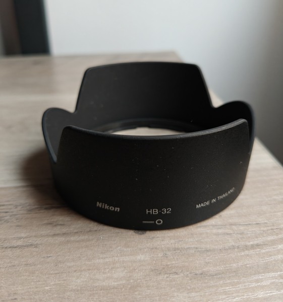 Nikon HB-32 Genuine Paralice/ Lens Hood