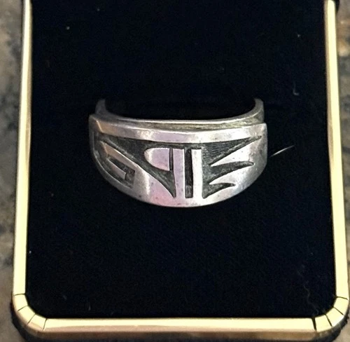 Vintage Sterling Silver 10.4 grams Sterling Native American Navajo Hopi Ring