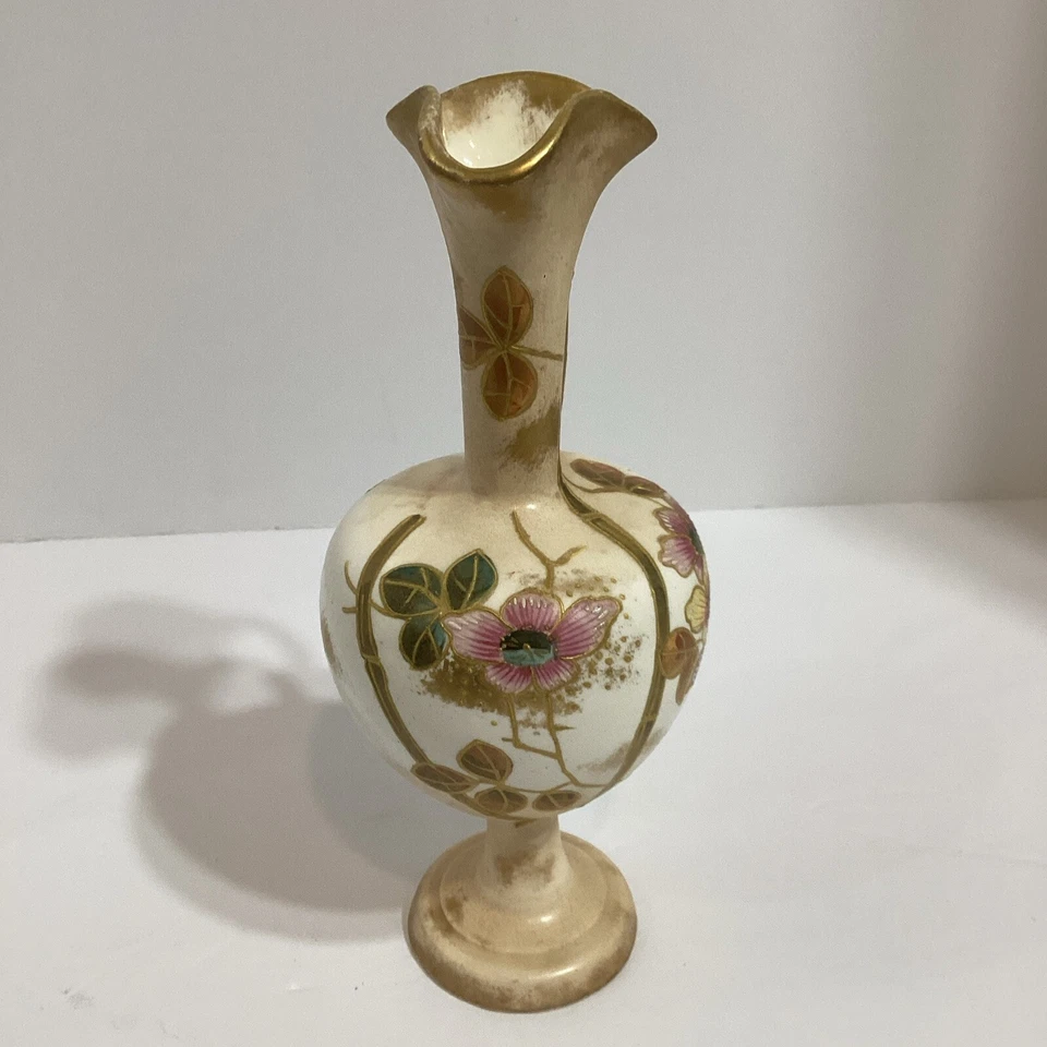 "Urna Royal Bonn 8"" dorada pintada a mano, alrededor de 1875-1890" Foto 2 de 4