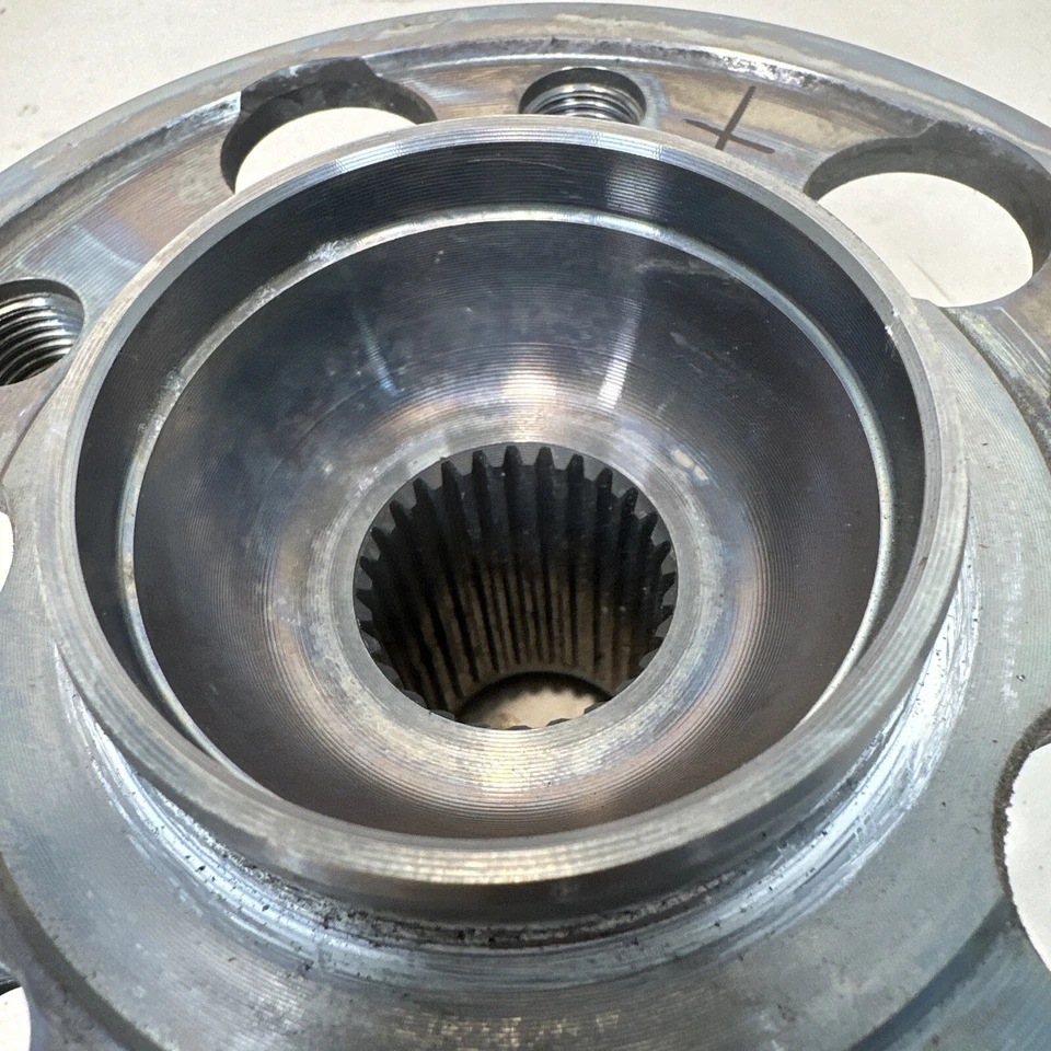 Mercedes-Benz GLC 43 AMG 2023 cupé cojinete de rueda trasera izquierda fabricante de equipos originales Foto 2 de 4