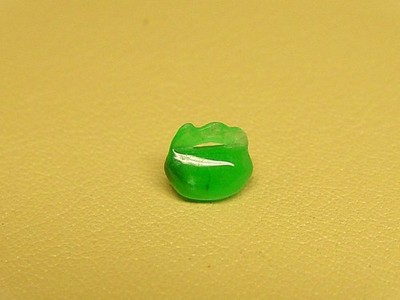 Alter Stil handgeschnitzt Jadeit Amulett Geldbeutel Design gut grün und durchscheinend