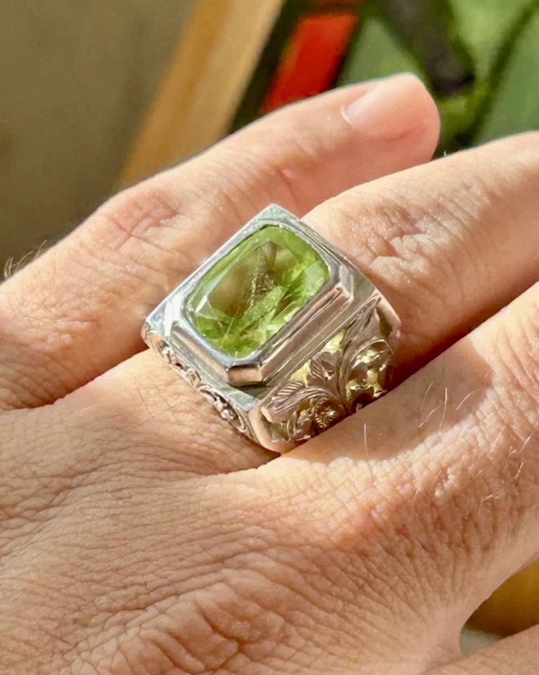 Natural Peridot on Sterling Silver 980 Handmade Floral Java Motif Carved Ring - Image 4 of 4