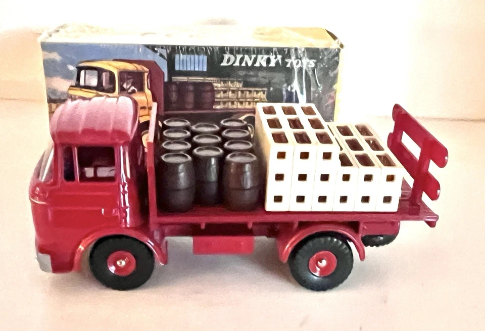DINKY TOYS ATLAS- GAK BERLIET KRONENBOURG BEER TRUCK  - No. 588 - MINT in BOX!! - Image 2 of 4