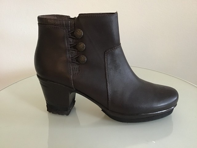 clarks booties