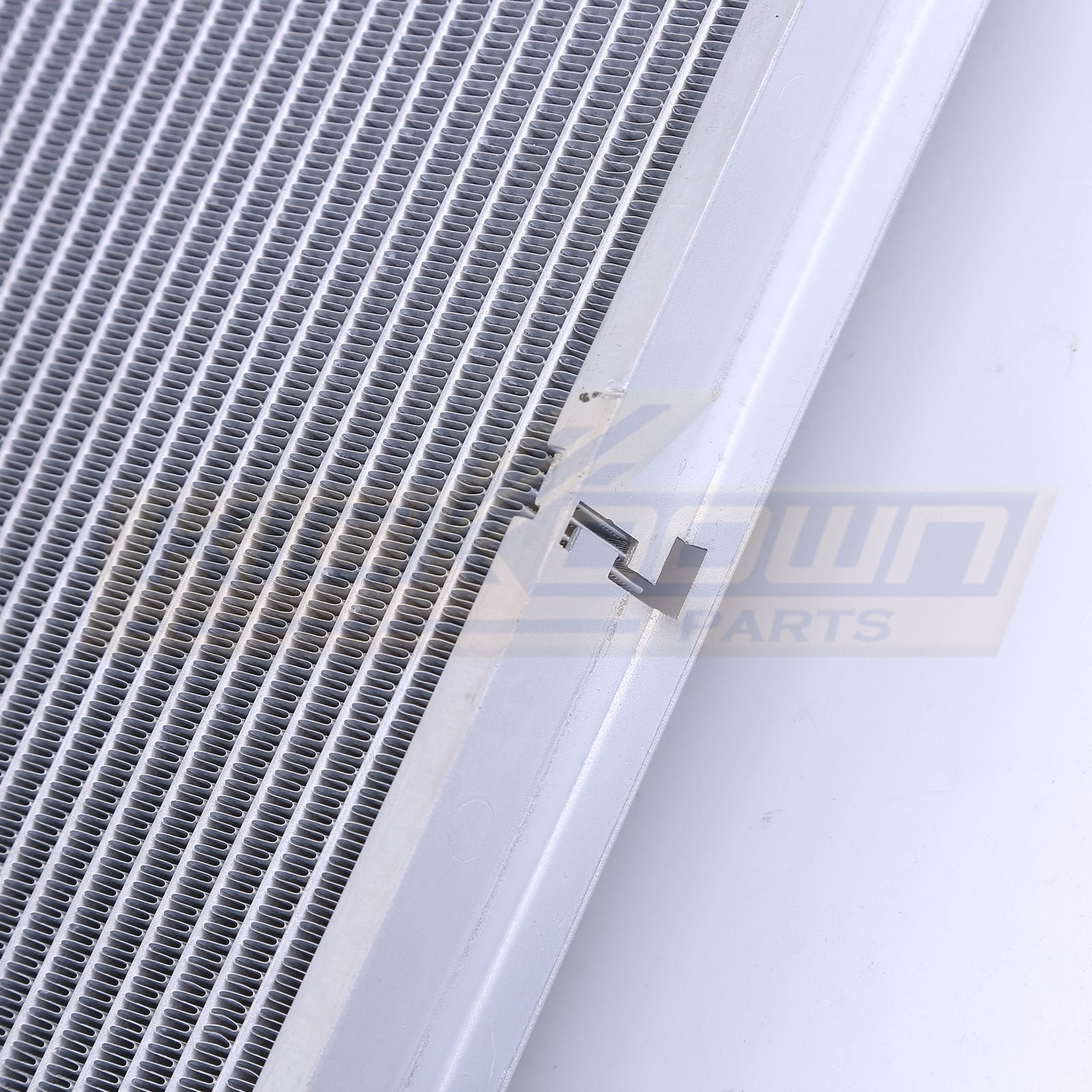 670109996 Water Radiator FOR Maserati Ghibli Levante Quattroporte 2014-2020