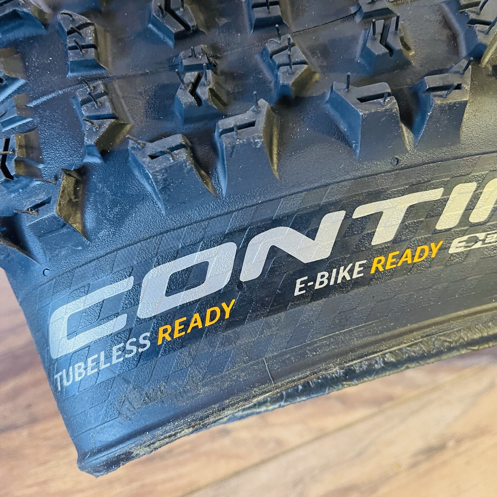 New Continental Trail King 27.5 x 2.6 Tubeless Tire Black Chili Compound