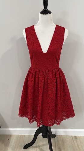 Mini Vestido Femenino Alice And Olivia Kappa Rojo Encaje Calce Y Acampanado San Valentín - Imagen 2 de 7